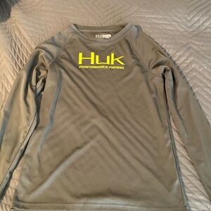 HUK gray performance fishing shirt youth Large